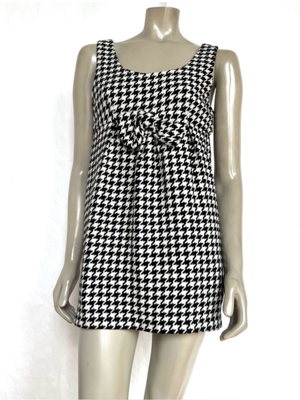 Vintage 60s Babydoll Black & White Houndstooth Sleeveless Mini Shift Dress